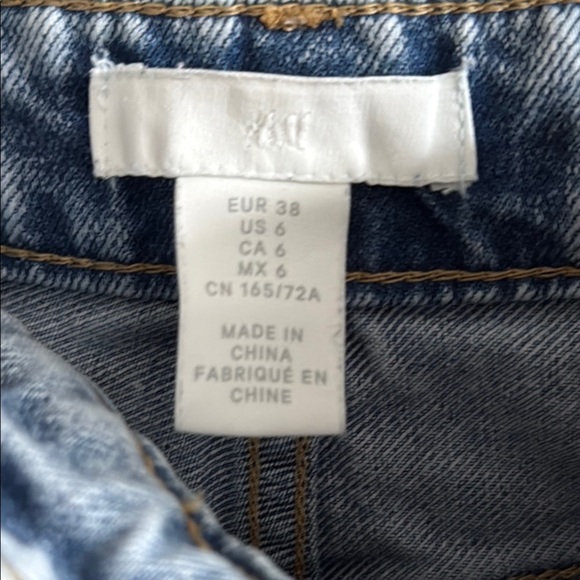 ✨Host pick ✨Fantastic Distressed Denim Shorts - Picture 6 of 10